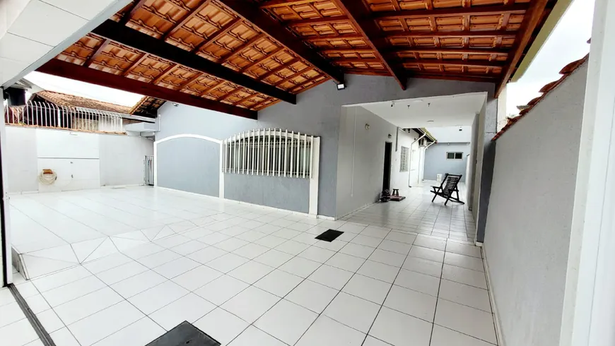 Foto 1 de Casa com 4 Quartos à venda, 162m² em Balneario Florida, Praia Grande