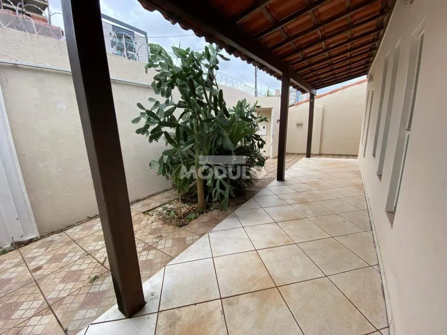 Foto 1 de Casa com 3 Quartos à venda, 220m² em Santa Mônica, Uberlândia