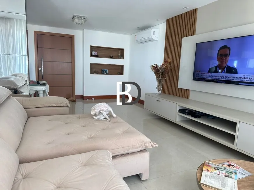 Foto 1 de Apartamento com 4 Quartos à venda, 230m² em Cavaleiros, Macaé