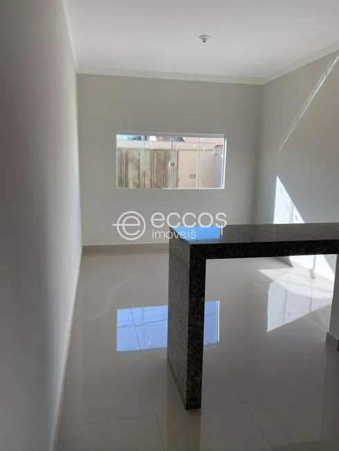 Foto 1 de Casa com 2 Quartos à venda, 60m² em Jardim Holanda, Uberlândia