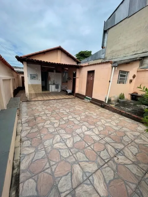 Foto 1 de Casa com 3 Quartos à venda, 200m² em Caiçaras, Belo Horizonte