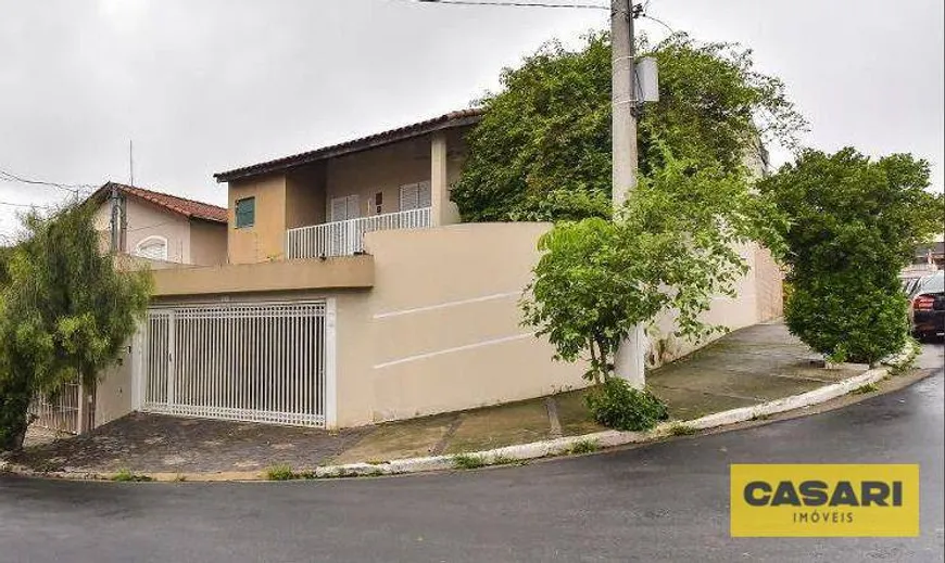 Foto 1 de Sobrado com 4 Quartos à venda, 200m² em Demarchi, São Bernardo do Campo