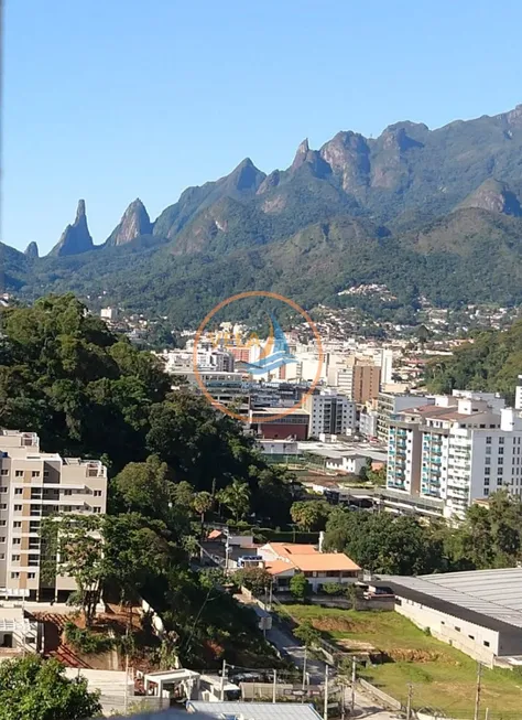 Foto 1 de Casa com 8 Quartos à venda, 380m² em Artistas, Teresópolis