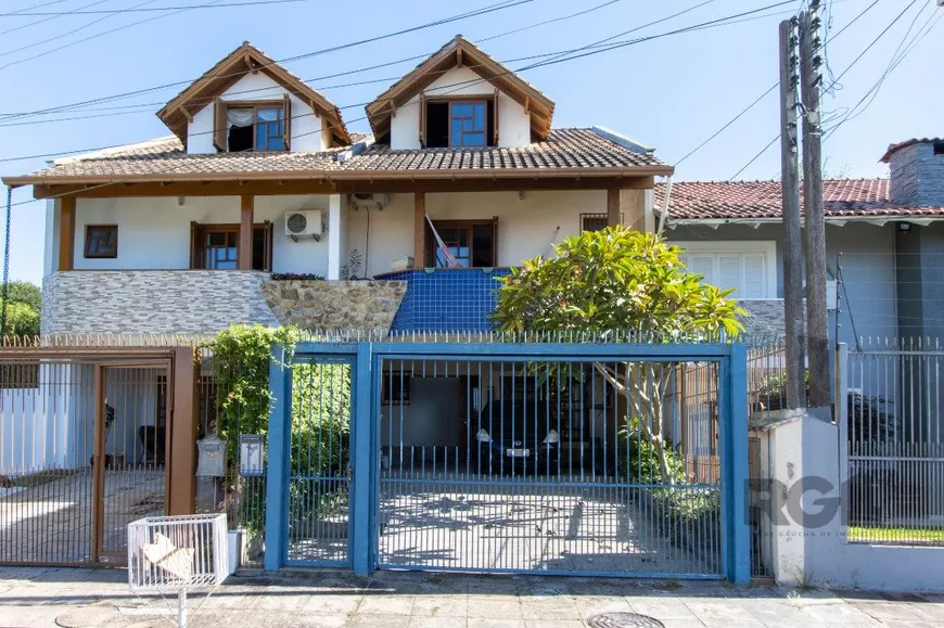 Foto 1 de Casa com 3 Quartos à venda, 183m² em Espiríto Santo, Porto Alegre