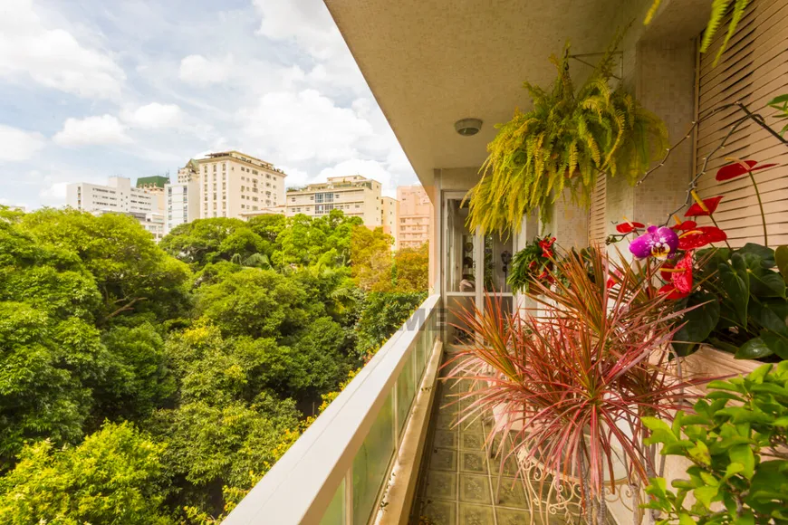 Foto 1 de Apartamento com 3 Quartos à venda, 240m² em Higienópolis, São Paulo