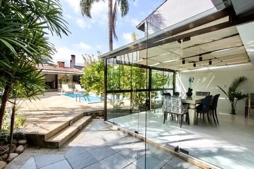 Foto 1 de Casa com 3 Quartos à venda, 410m² em Ipanema, Porto Alegre
