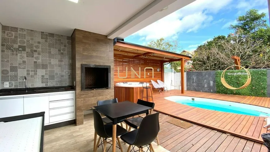 Foto 1 de Casa com 4 Quartos à venda, 200m² em Jurerê, Florianópolis