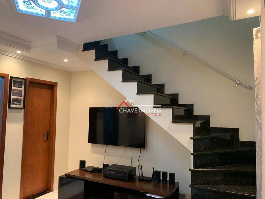 Foto 1 de Casa com 2 Quartos à venda, 65m² em Vila Voturua, São Vicente