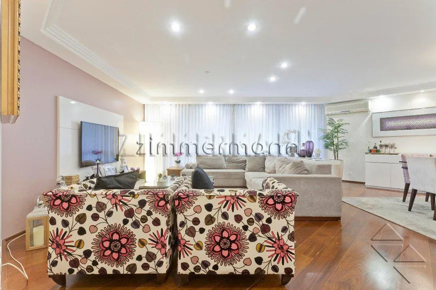 Foto 1 de Apartamento com 3 Quartos à venda, 232m² em Pacaembu, São Paulo
