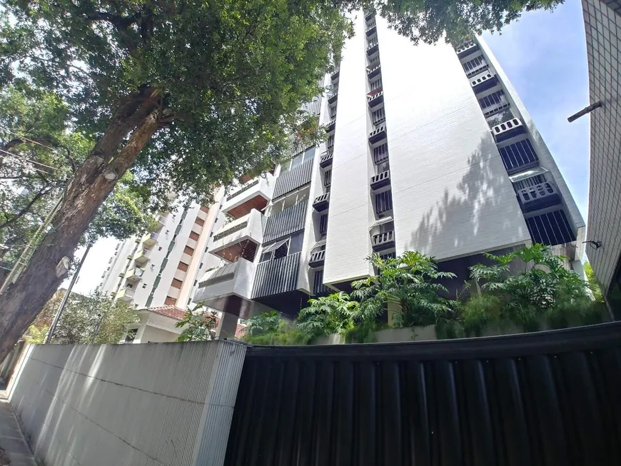 Foto 1 de Apartamento com 3 Quartos à venda, 127m² em Boa Vista, Recife