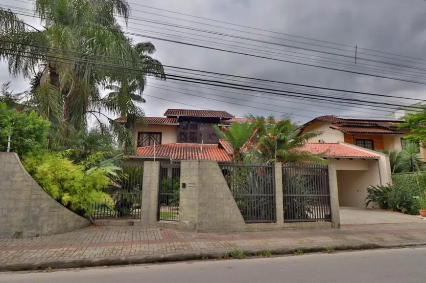 Foto 1 de Casa com 3 Quartos à venda, 399m² em Costa E Silva, Joinville