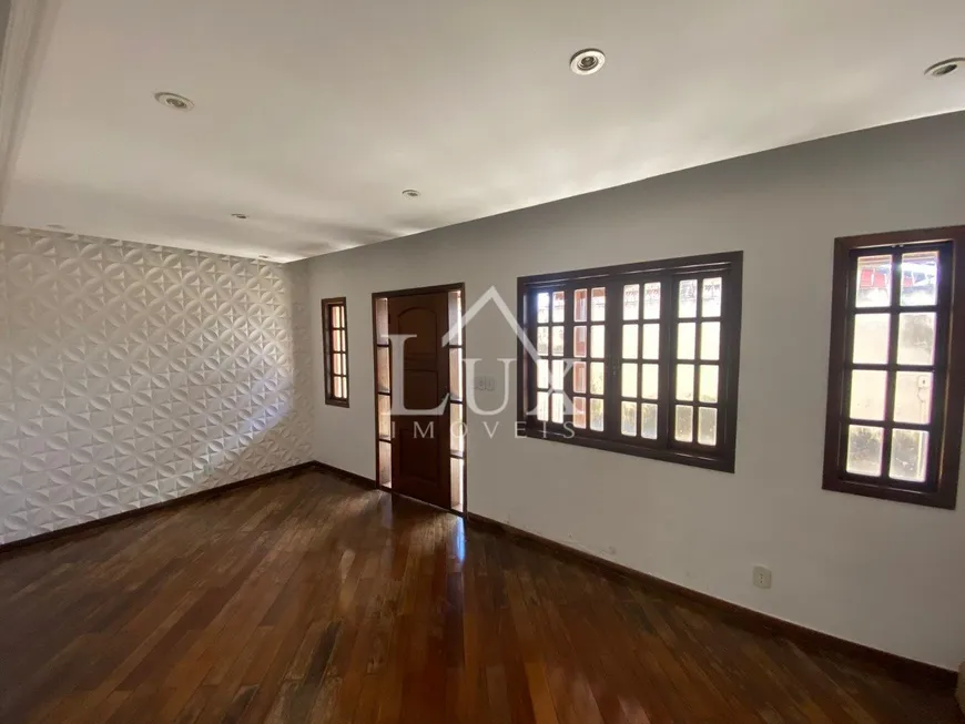 Foto 1 de Casa com 4 Quartos à venda, 200m² em Coqueiros, Belo Horizonte