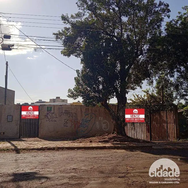 Foto 1 de Lote/Terreno à venda, 402m² em Centro, Cascavel