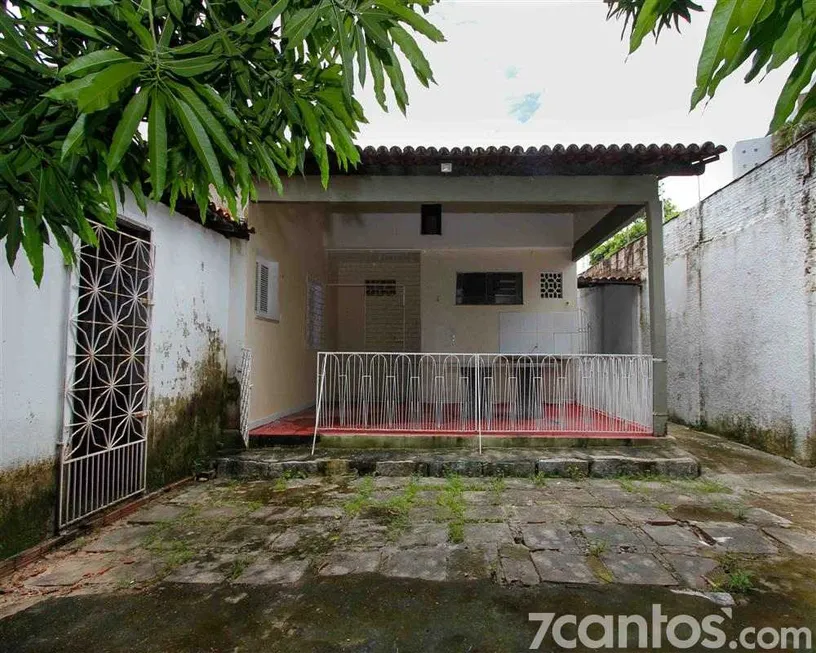 Foto 1 de Casa com 4 Quartos para alugar, 255m² em Joaquim Tavora, Fortaleza