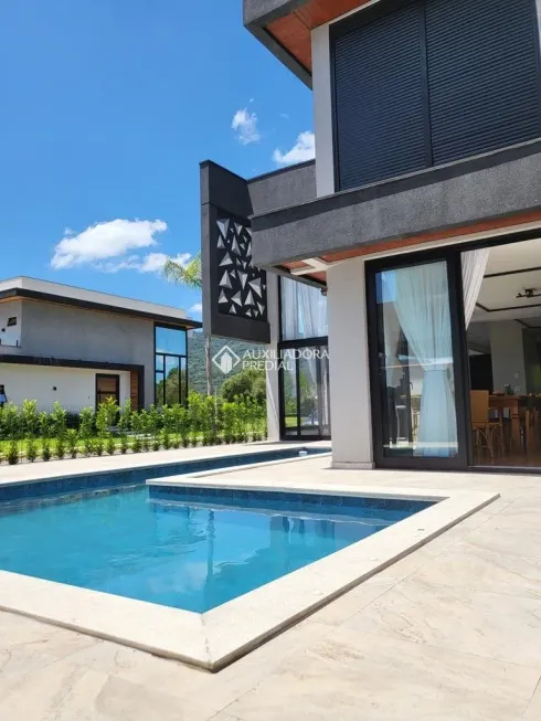 Foto 1 de Casa de Condomínio com 3 Quartos à venda, 320m² em Centro, Camboriú