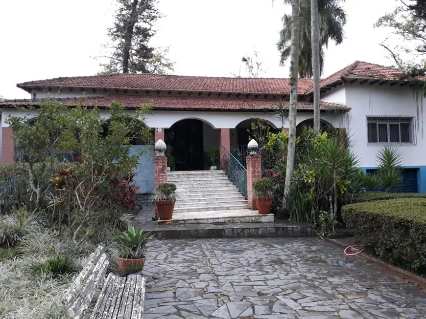 Foto 1 de Fazenda/Sítio com 4 Quartos à venda, 1000m² em Centro, Queluz