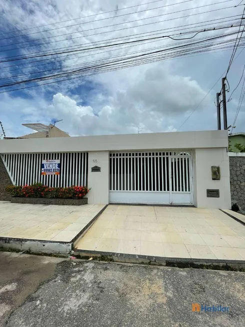 Foto 1 de Casa com 5 Quartos à venda, 246m² em Jabotiana, Aracaju