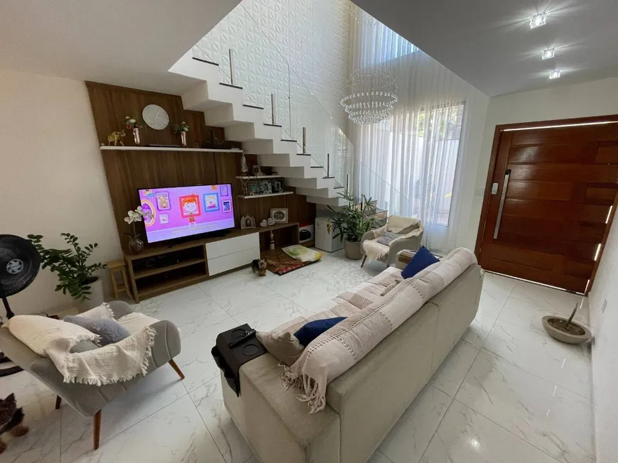 Foto 1 de Casa com 4 Quartos à venda, 225m² em Novo Portinho, Cabo Frio