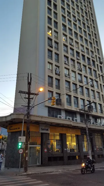 Foto 1 de Sala Comercial para alugar, 74m² em Floresta, Porto Alegre