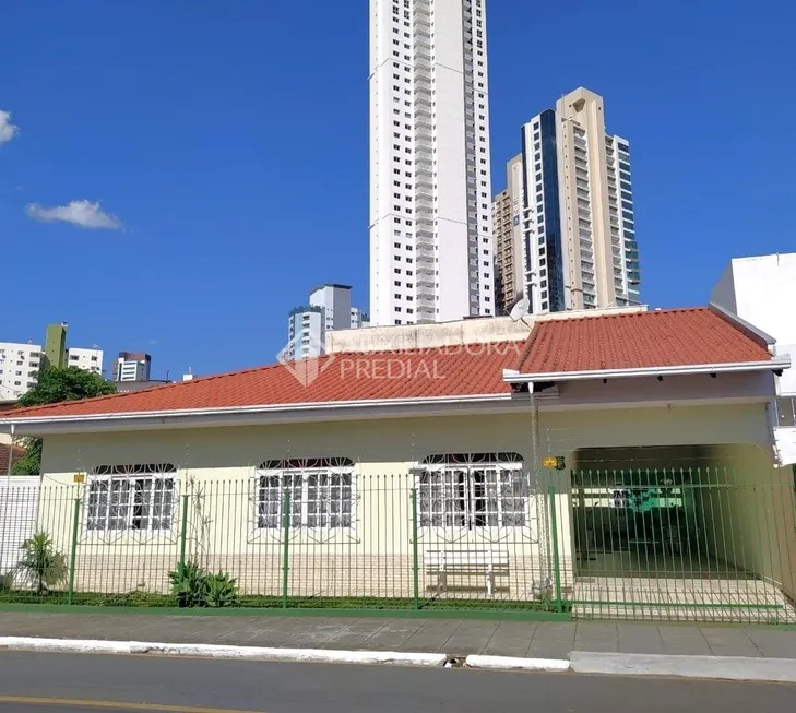 Foto 1 de Casa com 4 Quartos à venda, 220m² em Centro, Balneário Camboriú