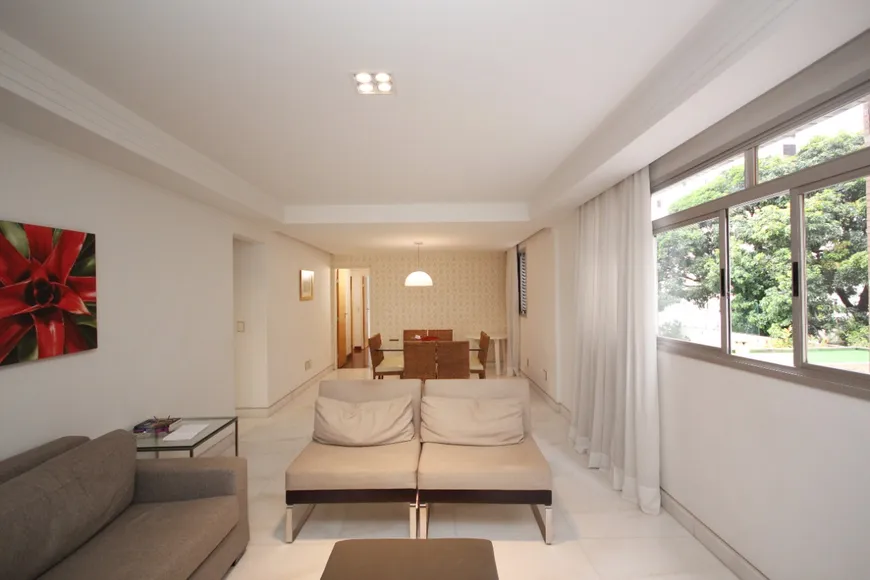 Foto 1 de Apartamento com 4 Quartos para alugar, 140m² em Santo Agostinho, Belo Horizonte