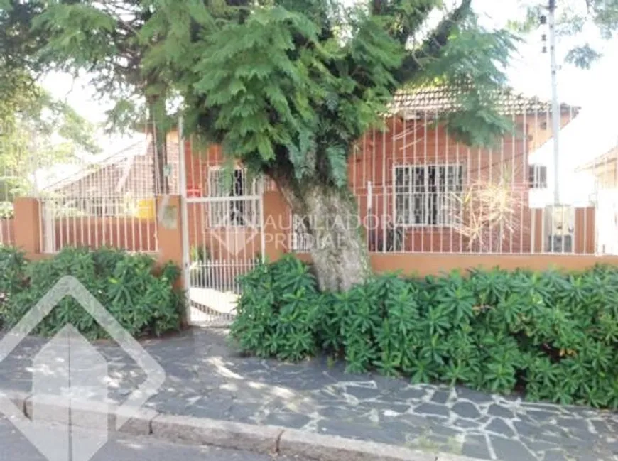 Foto 1 de Casa com 3 Quartos à venda, 95m² em Passo da Areia, Porto Alegre