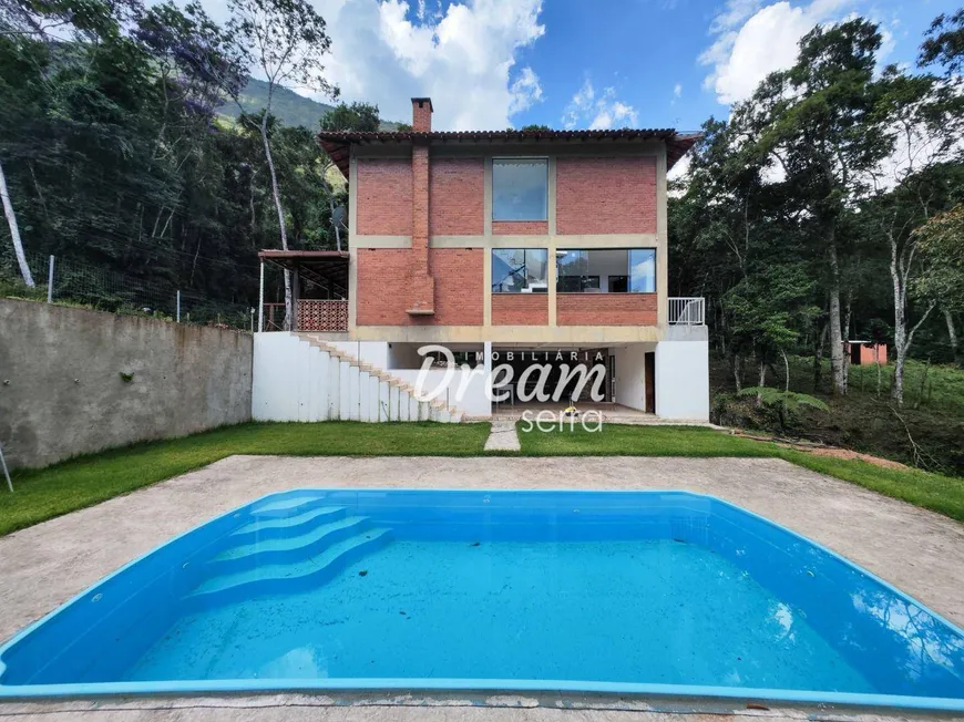 Foto 1 de Casa de Condomínio com 3 Quartos à venda, 300m² em Três Córregos, Teresópolis