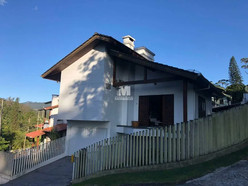 Foto 1 de Casa com 3 Quartos à venda, 215m² em Primeiro de Maio, Brusque