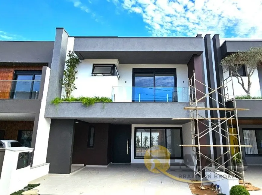 Foto 1 de Casa de Condomínio com 3 Quartos à venda, 200m² em Ipanema, Porto Alegre