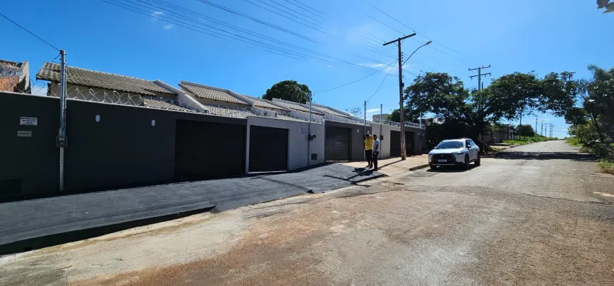 Foto 1 de Casa com 2 Quartos à venda, 77m² em Setor Maysa, Trindade