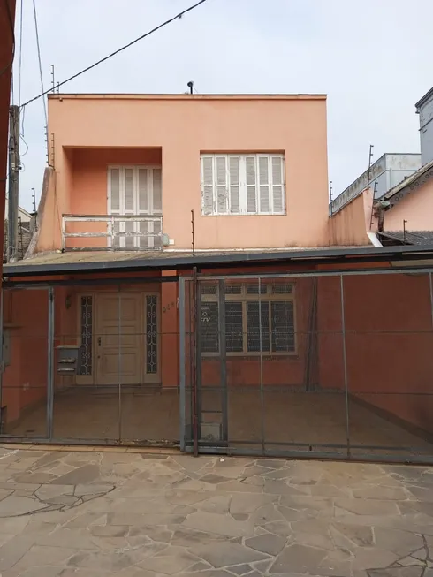 Foto 1 de Casa com 4 Quartos para alugar, 180m² em Floresta, Porto Alegre