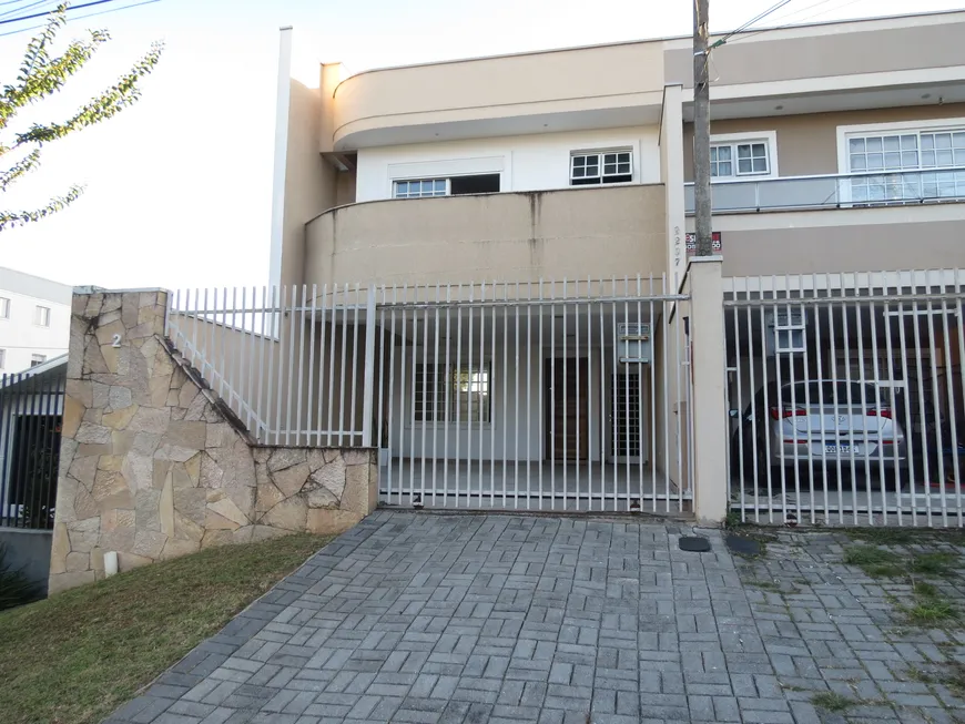 Foto 1 de Sobrado com 4 Quartos à venda, 214m² em Boa Vista, Curitiba