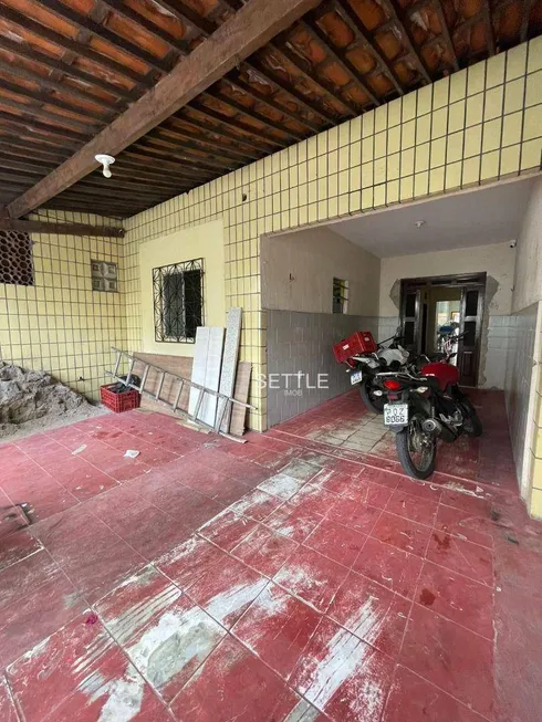 Foto 1 de Casa com 3 Quartos à venda, 180m² em Vila Peri, Fortaleza