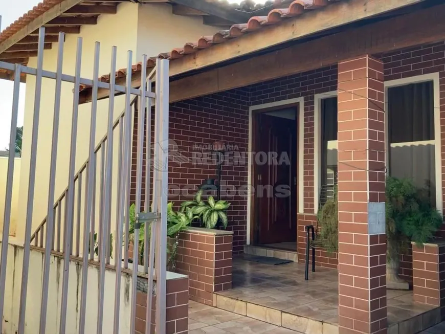 Foto 1 de Casa com 3 Quartos à venda, 232m² em , Guapiaçu