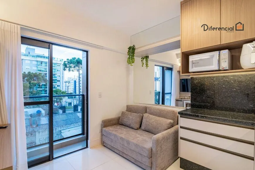 Foto 1 de Apartamento com 1 Quarto para venda ou aluguel, 27m² em Água Verde, Curitiba