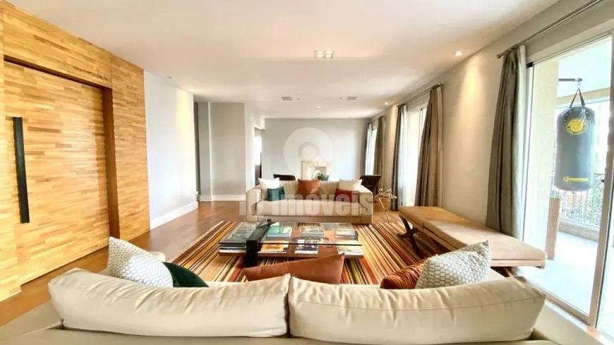 Foto 1 de Apartamento com 3 Quartos à venda, 240m² em Campo Belo, São Paulo