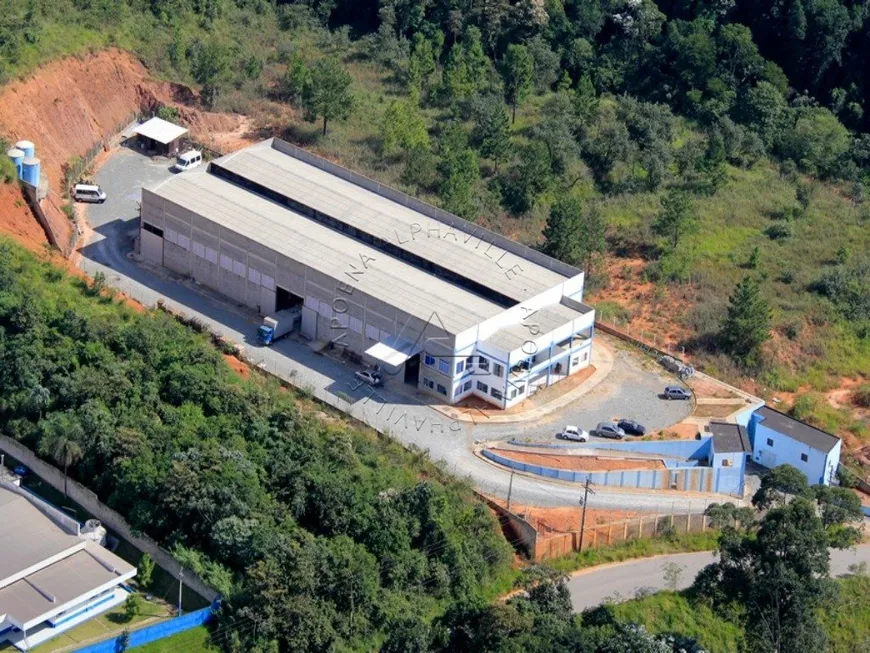Foto 1 de Galpão/Depósito/Armazém à venda, 2400m² em Centro, Araçariguama