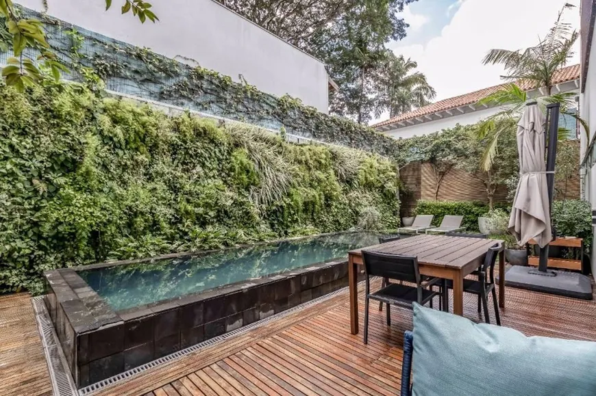 Foto 1 de Casa com 3 Quartos à venda, 370m² em Jardim Europa, São Paulo