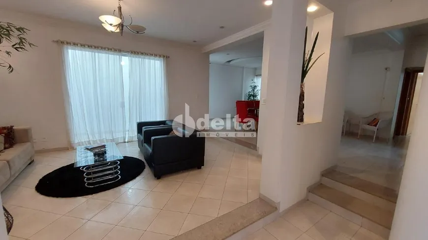 Foto 1 de Casa com 3 Quartos à venda, 397m² em Tabajaras, Uberlândia