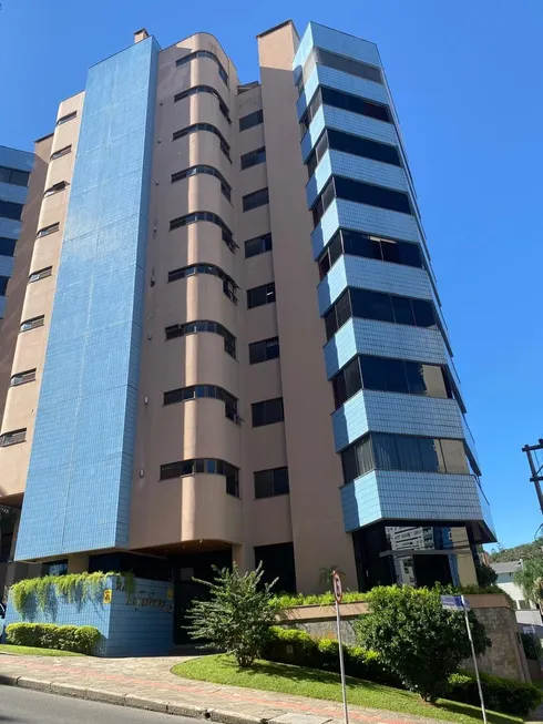 Foto 1 de Apartamento com 3 Quartos à venda, 216m² em Comerciario, Criciúma