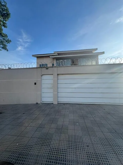 Foto 1 de Casa com 3 Quartos à venda, 228m² em Setor Sao Jose, Goiânia
