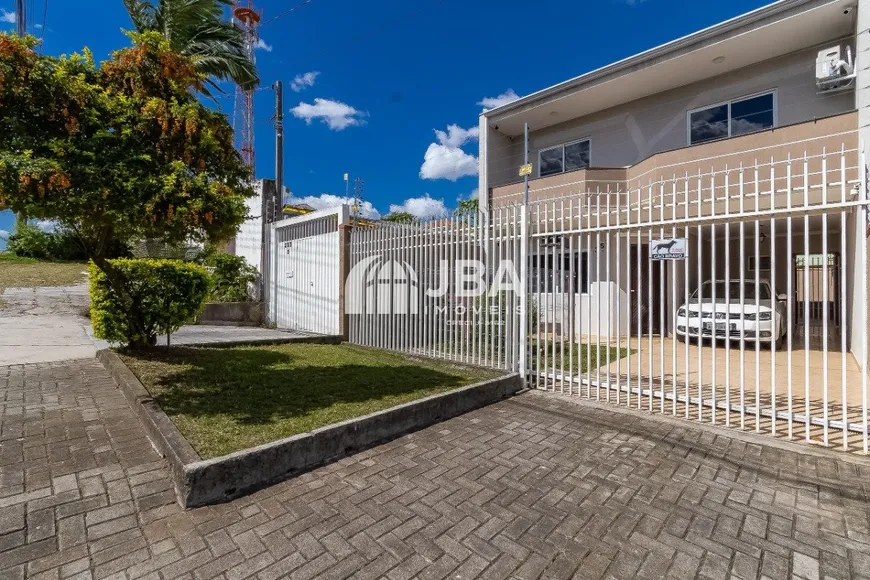 Foto 1 de Sobrado com 3 Quartos à venda, 159m² em Uberaba, Curitiba