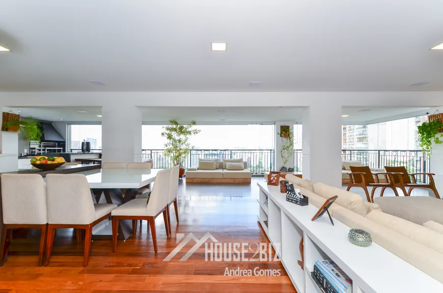 Foto 1 de Apartamento com 4 Quartos à venda, 247m² em Panamby, São Paulo