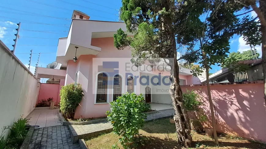 Foto 1 de Casa com 4 Quartos para alugar, 196m² em Jardim das Laranjeiras, São Paulo