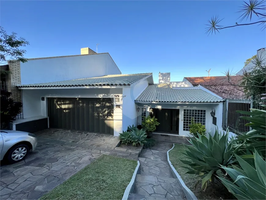 Foto 1 de Casa com 4 Quartos à venda, 385m² em Três Figueiras, Porto Alegre