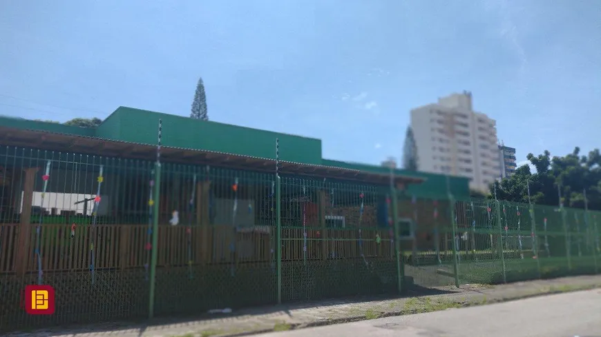 Foto 1 de Galpão/Depósito/Armazém à venda, 701m² em Barreiros, São José