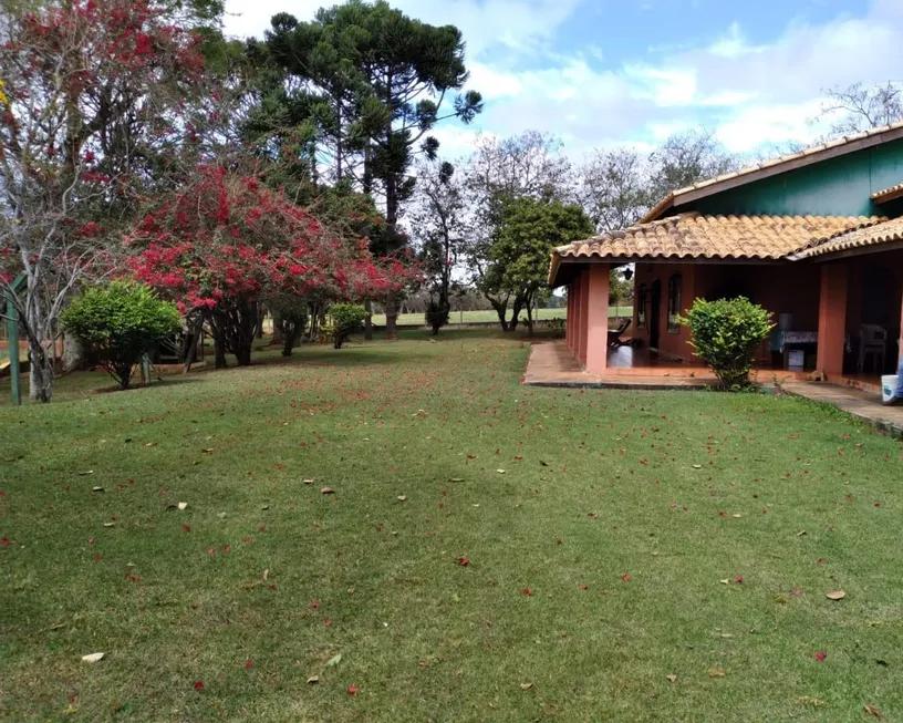 Foto 1 de Fazenda/Sítio com 3 Quartos à venda, 150m² em Area Rural de Tatui, Tatuí