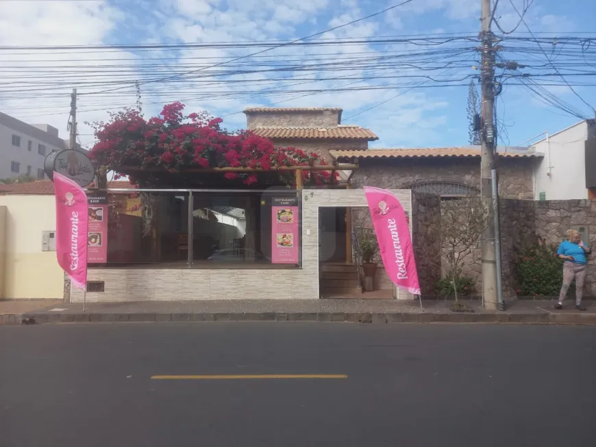 Foto 1 de Casa com 3 Quartos à venda, 230m² em Santa Mônica, Uberlândia
