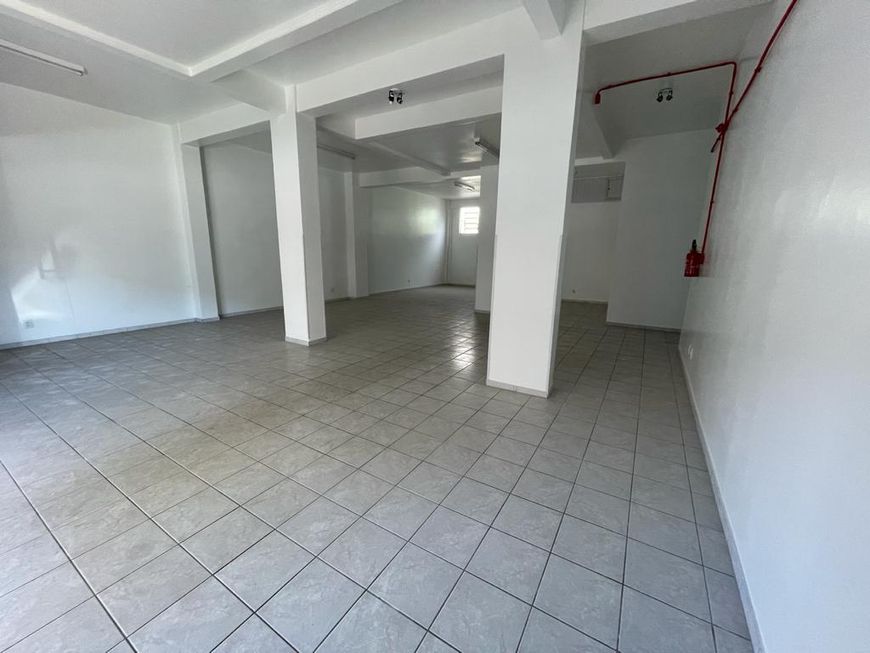 Ponto Comercial na Rua Ernesto Alves, 2324, Pio X em Caxias do Sul, por R$  4.000/Mês - Viva Real