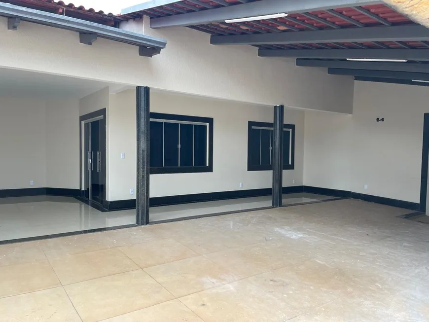 Foto 1 de Casa com 3 Quartos à venda, 280m² em Jardim Ipê, Goiânia